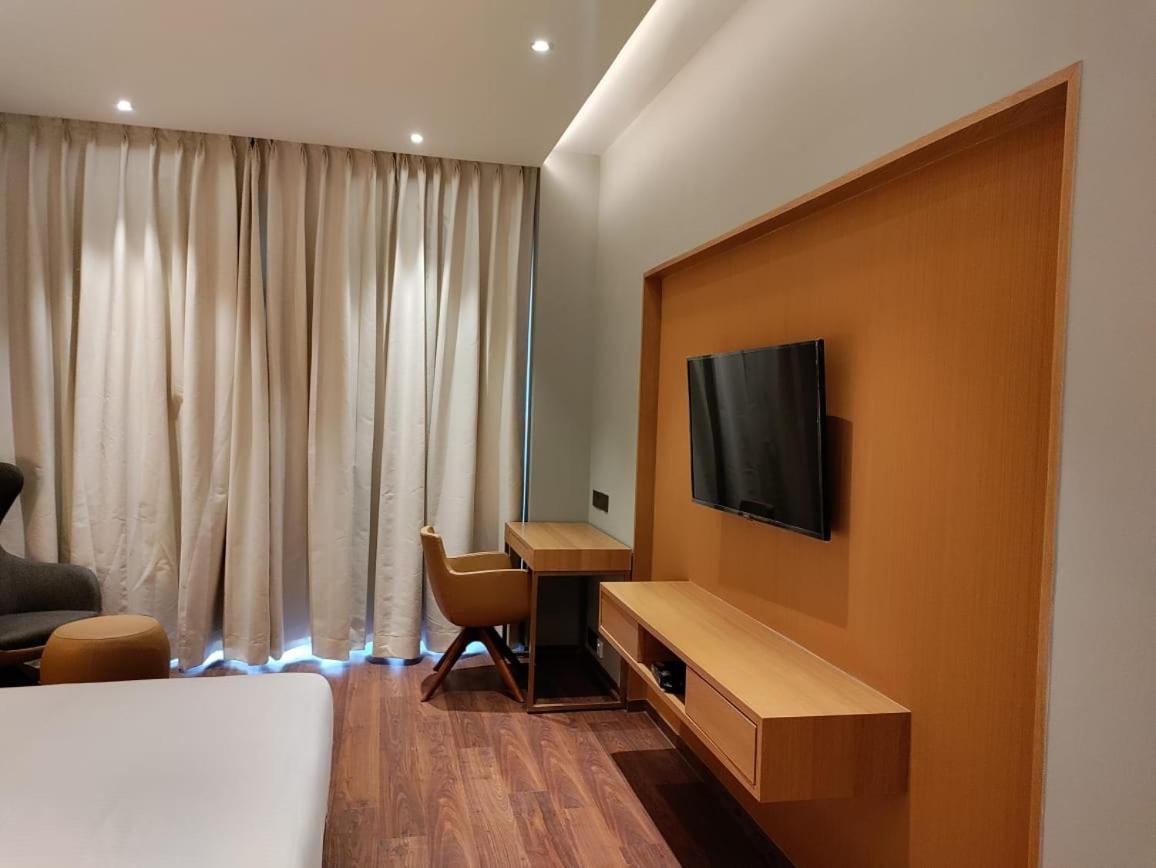 Hotel Damson Plum à Lucknow Extérieur photo