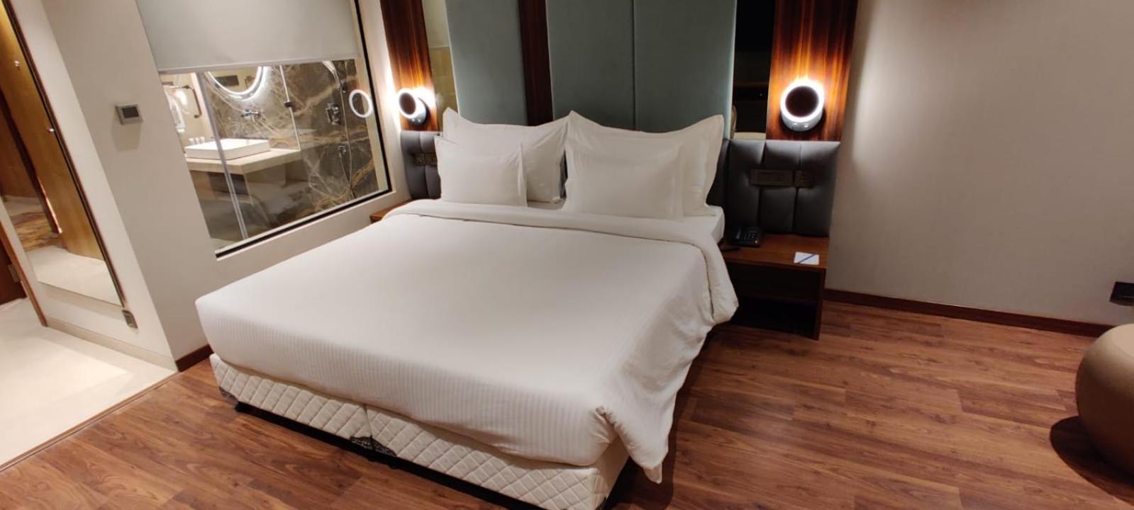 Hotel Damson Plum à Lucknow Extérieur photo